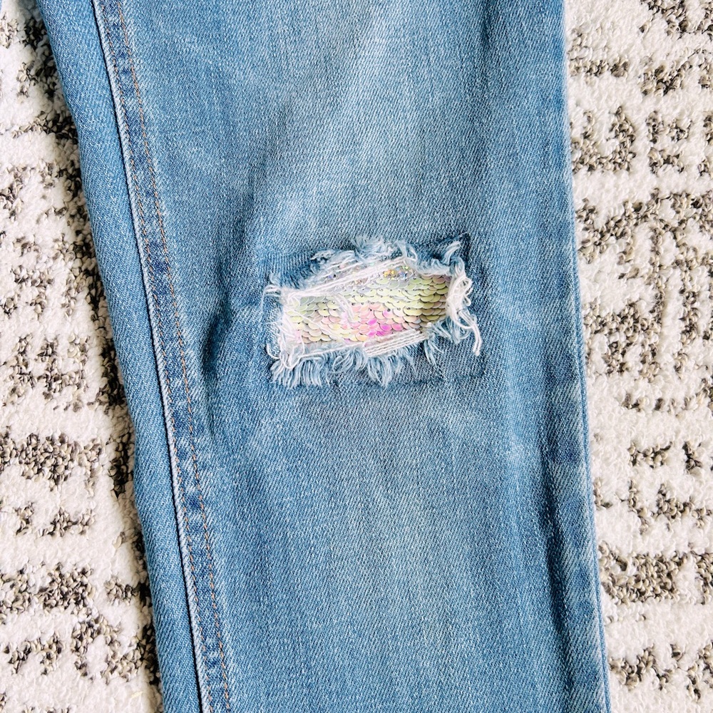 Cat & Jack Girl’s Light Wash Distressed Skinny Jeans with Flip Sequins Girl’s 14 - Picture 5 of 9
